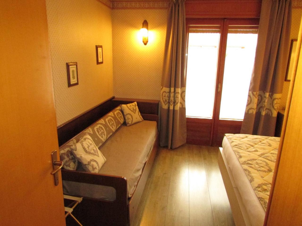 Hotel Meuble Meridiana ヴァルトゥルナンシュ エクステリア 写真